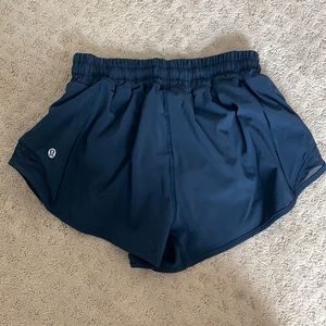 Lulu 2.5 inseam size 4